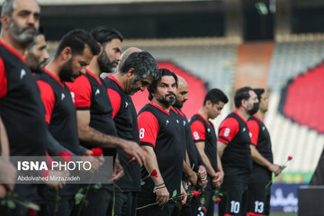 دیدار تیم‌های منتخب ۹۸ و منتخب سرخ آبی یادبود مهرداد میناوند و علی انصاریان