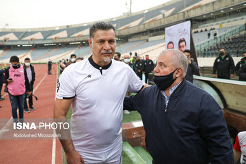 دیدار تیم‌های منتخب ۹۸ و منتخب سرخ آبی یادبود مهرداد میناوند و علی انصاریان