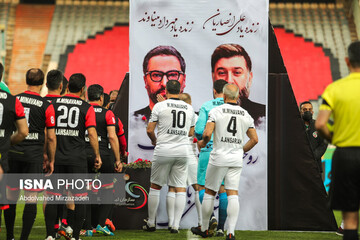 دیدار تیم‌های منتخب ۹۸ و منتخب سرخ آبی یادبود مهرداد میناوند و علی انصاریان