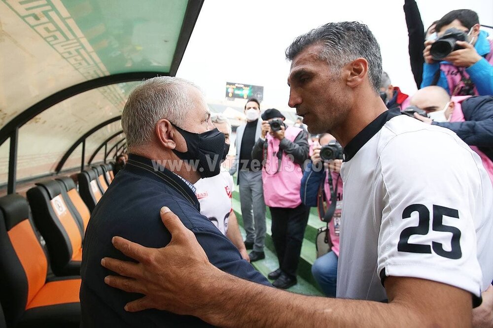 آشتی هاشمی نسب و علی پروین در ورزشگاه آزادی /عکس