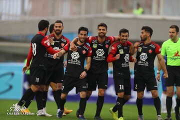 قهرمانی پرسپولیس در نیم فصل‌ با آتش‌بازی مقابل گل گهر