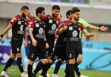 قهرمانی پرسپولیس در نیم فصل‌ با آتش‌بازی مقابل گل گهر