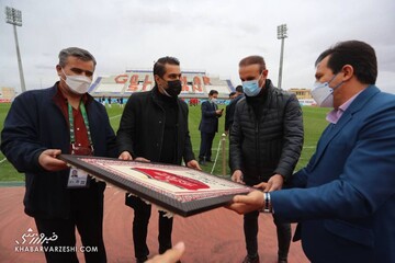 قهرمانی پرسپولیس در نیم فصل‌ با آتش‌بازی مقابل گل گهر