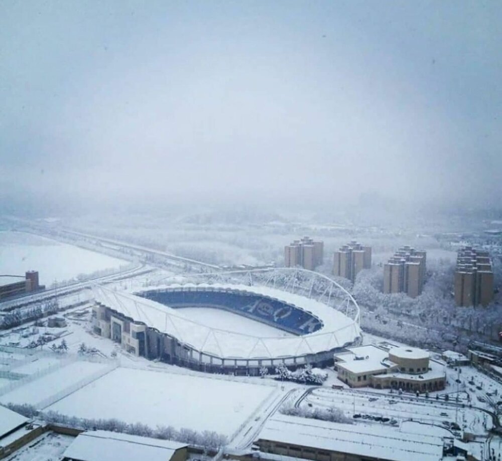 ورزشگاه مدرن ایرانی زیر برف!/عکس