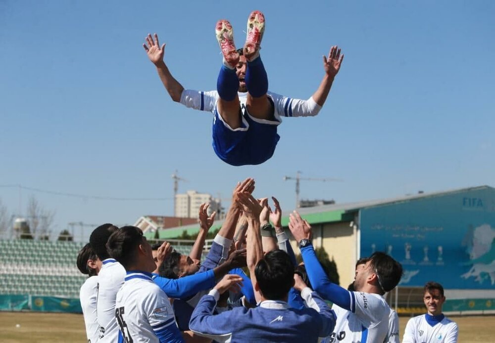 فرشید اسماعیلی را به هوا پرت کردند!/عکس