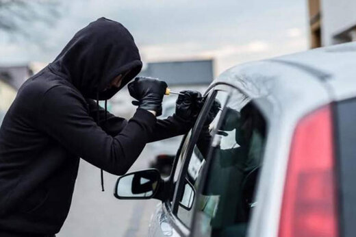 ببینید | سرقت موبایل از داخل خودرو در ۳ثانیه!