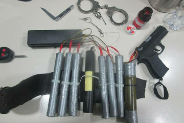 ببینید | تجهیزات کشف شده از فرد تروریست در عوارضی تهران - قم