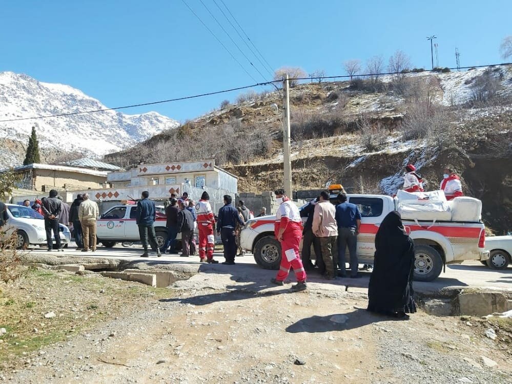 ارسال پنجمین محموله امدادی از جمعیت هلال احمر فارس به منطقه زلزله زده سی سخت