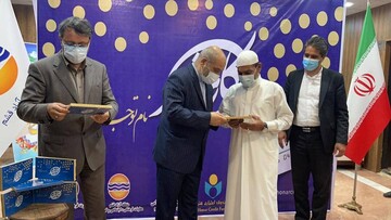 آیین تحویل "هنر کارت" در منطقه آزاد قشم برگزار شد