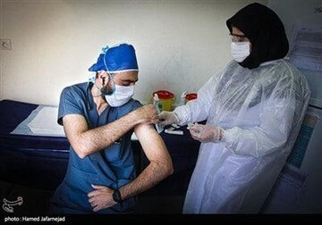 آغاز فاز دوم واکسیناسیون کادر درمان علیه ویروس کرونا در ایران