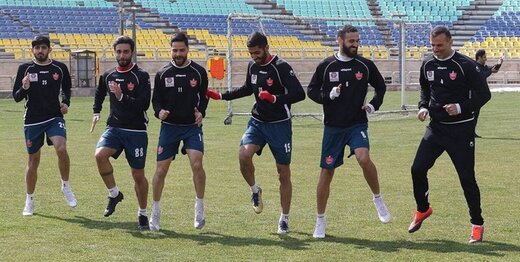 مهاجم پرسپولیس به تمرین نیامد