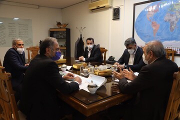 سرپرست و اعضای هیأت مدیره سازمان منطقه آزاد انزلی با مشاور رییس جمهور دیدار کردند
