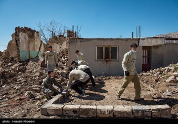 امداد رسانی به زلزله زدگان شهر سی سخت