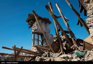 امداد رسانی به زلزله زدگان شهر سی سخت