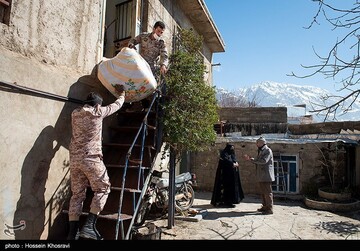 امداد رسانی به زلزله زدگان شهر سی سخت