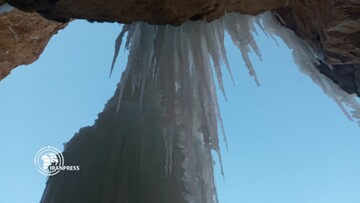 تصاویری زیبا از آبشار یخ‌زده اسکندر تبریز