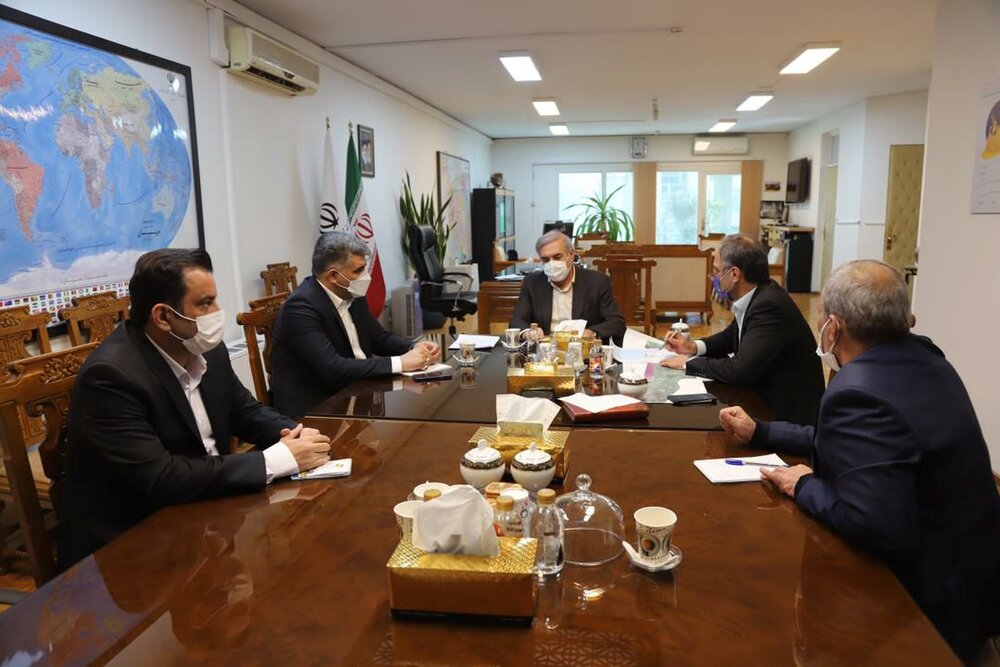 سرپرست و اعضای هیأت مدیره سازمان منطقه آزاد انزلی با مشاور رییس جمهور دیدار کردند