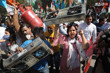 عکس | تظاهرات متفاوت هندی‌ها علیه افزایش قیمت گاز