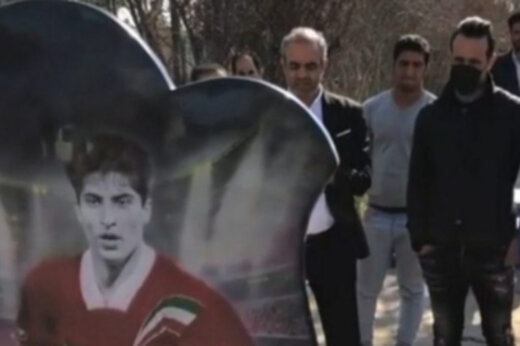 ببینید | حضور علی کریمی بر سر مزار زنده یاد مهرداد میناوند