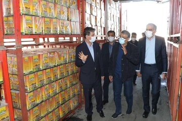 بازدید سرزده استاندار آذربایجان‌غربی از روند توزیع مرغ و روغن در ارومیه