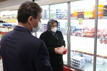 بازدید سرزده استاندار آذربایجان‌غربی از روند توزیع مرغ و روغن در ارومیه