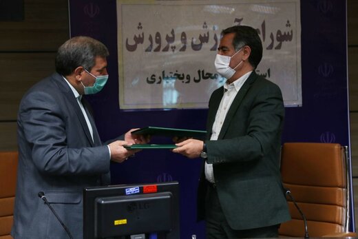 امضای تفاهم‌نامه تأمین ۴۳ هزار وسیله هوشمند آموزشی برای دانش‌آموزان کم‌برخوردار استان چهارمحال‌وبختیاری