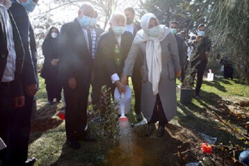 ظریف در مراسم کاشت نهال با حضور همسران دیپلمات‌ها: آمریکا باید پیش‌قدم شود/عکس