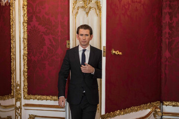 افشاگری وزیرخارجه اتریش از مافیای واکسن در اروپا