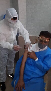 اولین سری واکسیناسیون کرونا در مراکز شبانه روزی نگهداری سالمندان استان سمنان انجام شد