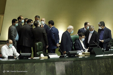 تصاویر | حرف‌های درگوشی و موبایل بازی در جلسه علنی مجلس