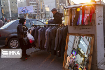 حضور بیش از ۴ هزار دستفروش در متروی تهران/ مدیرعامل مترو: کاری کنیم به‌جای واگن‌ها در مکان مشخص دستفروشی کنند