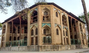 حمله به بناهای تاریخی اصفهان با ترقه در شب چهارشنبه‌سوری