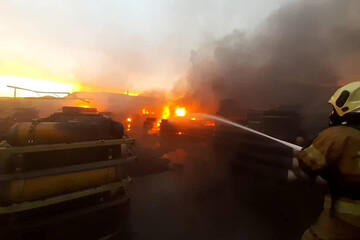 ببینید | تصاویری از حادثه آتش‌سوزی گسترده در خاوران