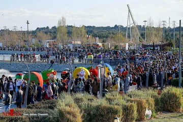 جشنواره عروسک‌های نوروزی در دریاچه چیتگر
