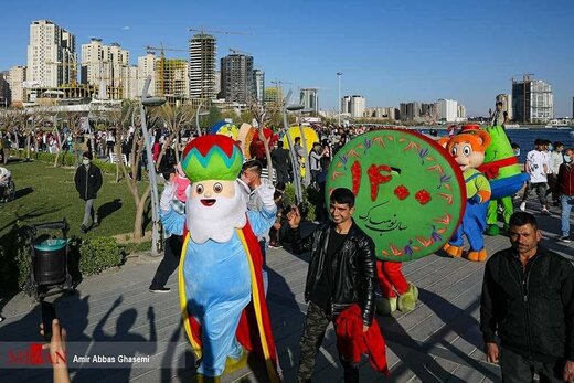 جشنواره عروسک‌های نوروزی در دریاچه چیتگر
