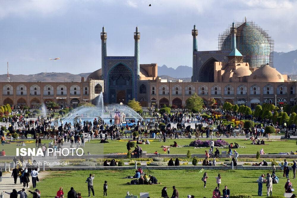 تصاویر | نوروز ۱۴۰۰ زیرسایه کرونا در اصفهان