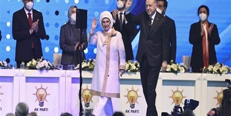 اردوغان در ریاست «عدالت و توسعه» ابقا شد/اولین وعده؛تغییر قانون اساسی/عکس
