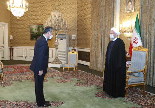 دیدار وزیر خارجه چین با دکتر روحانی