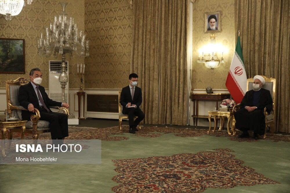 اولین تصویر از دیدار روحانی و وزیر خارجه چین 