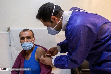 مرحله نخست واکسیناسیون بیماران مبتلا به سرطان در شیراز
