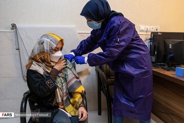 مرحله نخست واکسیناسیون بیماران مبتلا به سرطان در شیراز