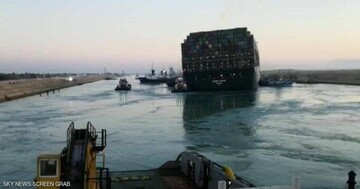 کشتی گیرافتاده در کانال سوئز شروع به حرکت کرد
