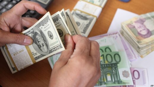 لزوم حفظ نقدینگی در بازار سرمایه / تاثیر افزایش نرخ ارز در بهبود وضعیت تولید 