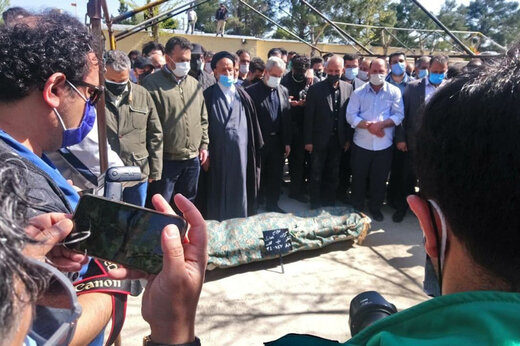 ببینید | آخرین وداع پدر آزاده نامداری با دخترش