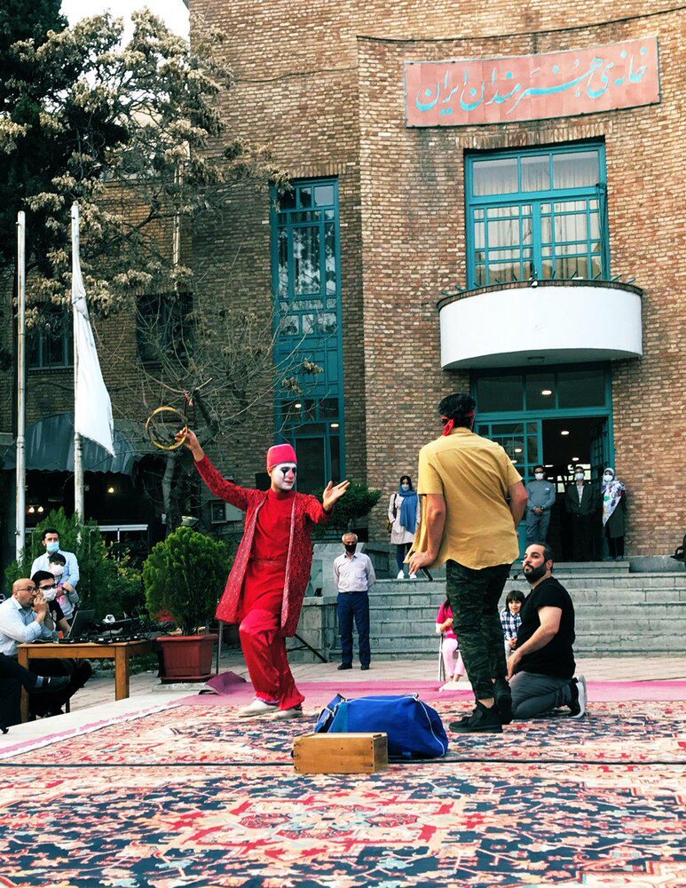عکس | حاجی فیروز سفید این‌بار در خانه هنرمندان
