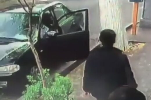 ببینید | روش جدید و هولناک موبایل‌قاپی در خیابان‌ها