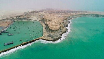 تلاقی صخره و دریا در بندر بریس