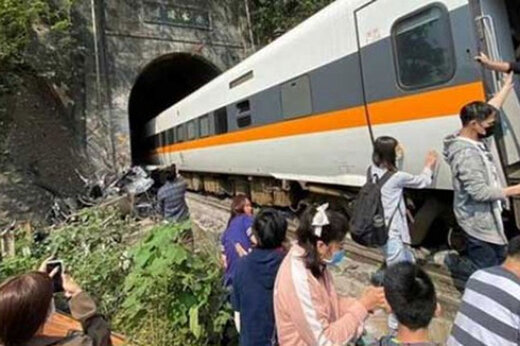 ببینید | انتشار اولین تصاویر از لحظه حادثه مرگبار قطار مسافری تایوان