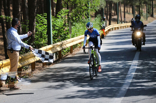 ببینید | وقتی به دوچرخه‌سواران «موز» هدیه دادند!