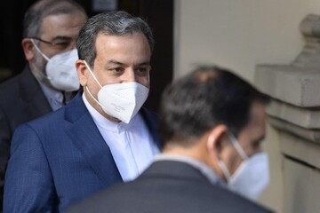 Iranian top negotiator departs for Vienna